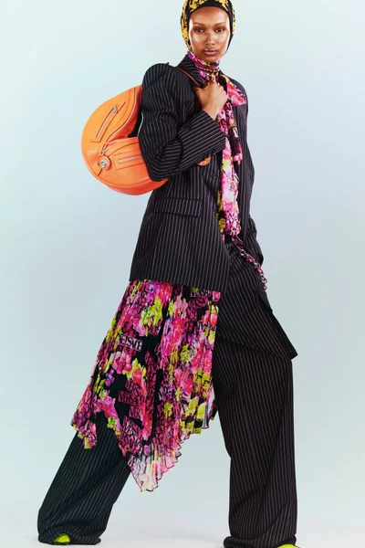 Look 16